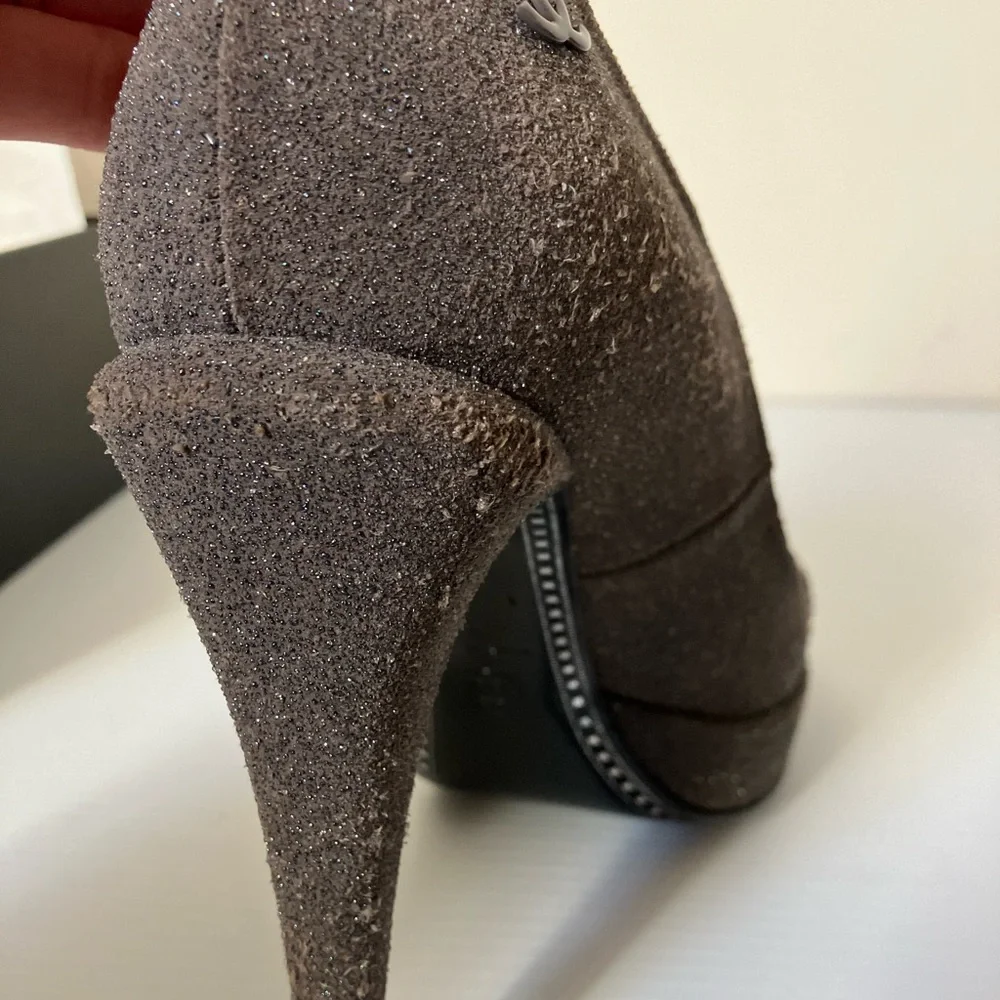 Chanel Charcoal Gray Sparkle Textured Black Cap Toe Platform Pump Heels size 39